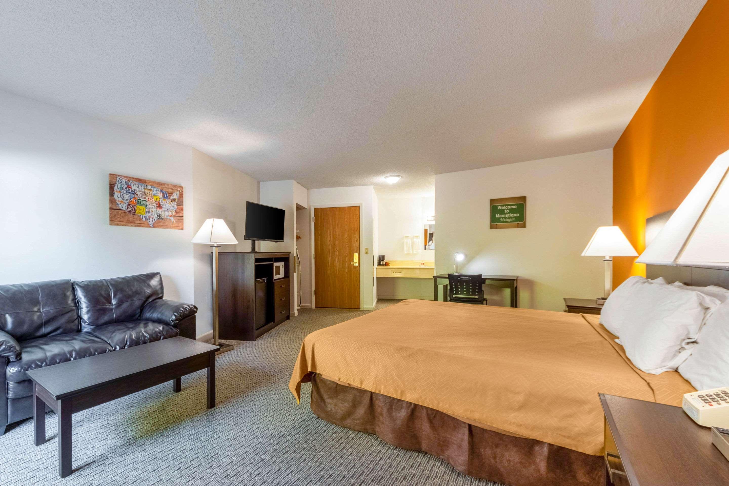 Econo Lodge Lakeshore Manistique Eksteriør billede