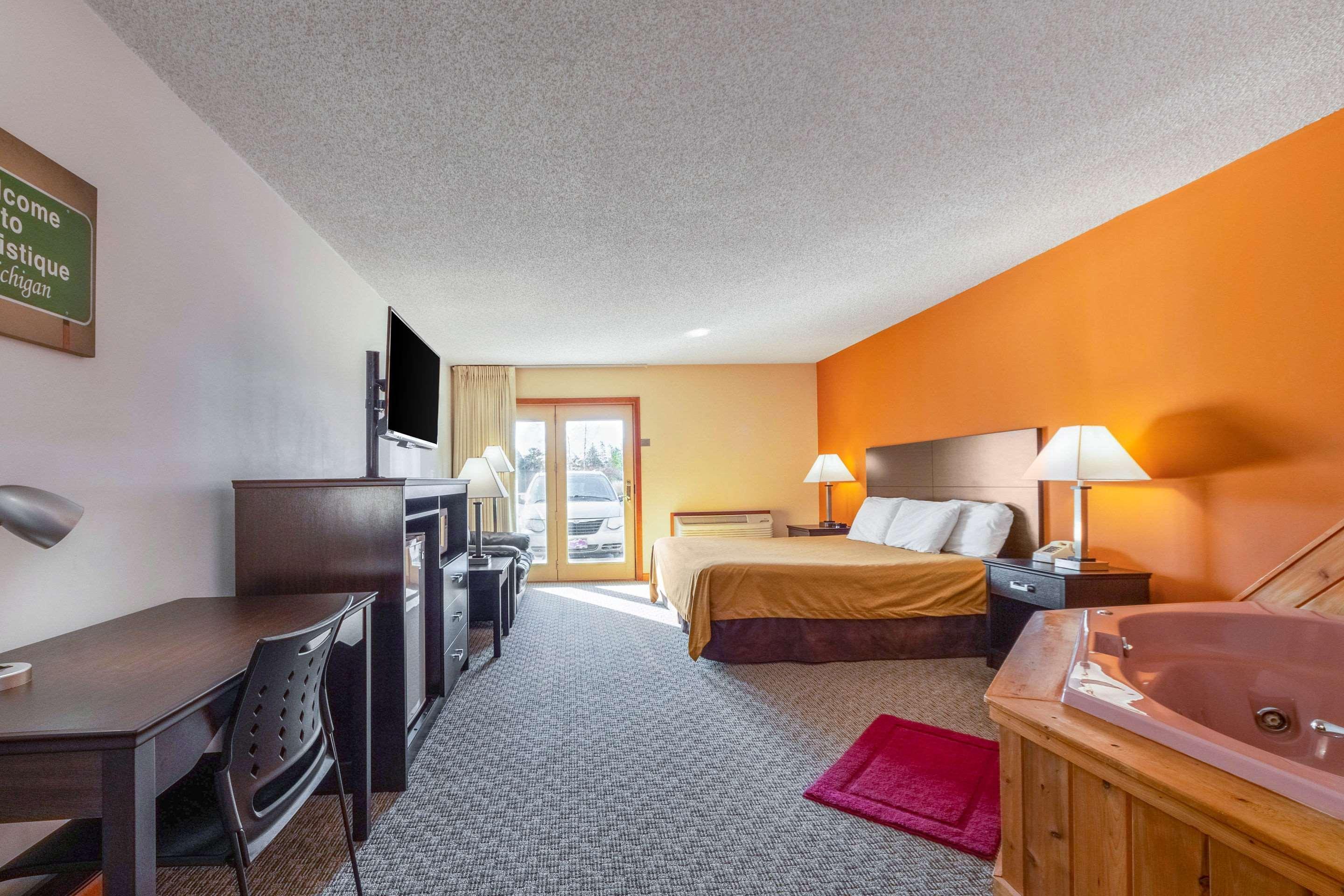 Econo Lodge Lakeshore Manistique Eksteriør billede