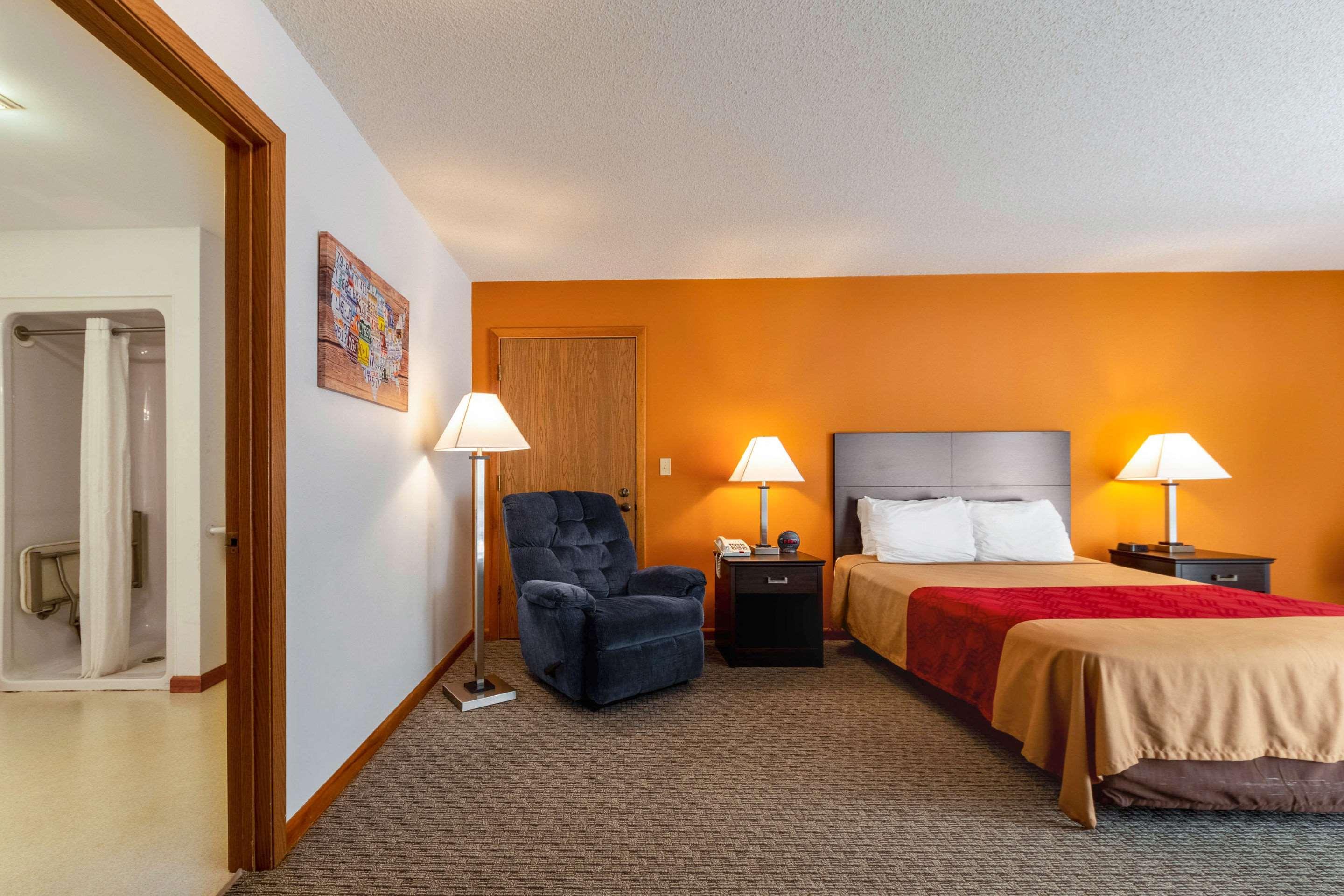 Econo Lodge Lakeshore Manistique Eksteriør billede