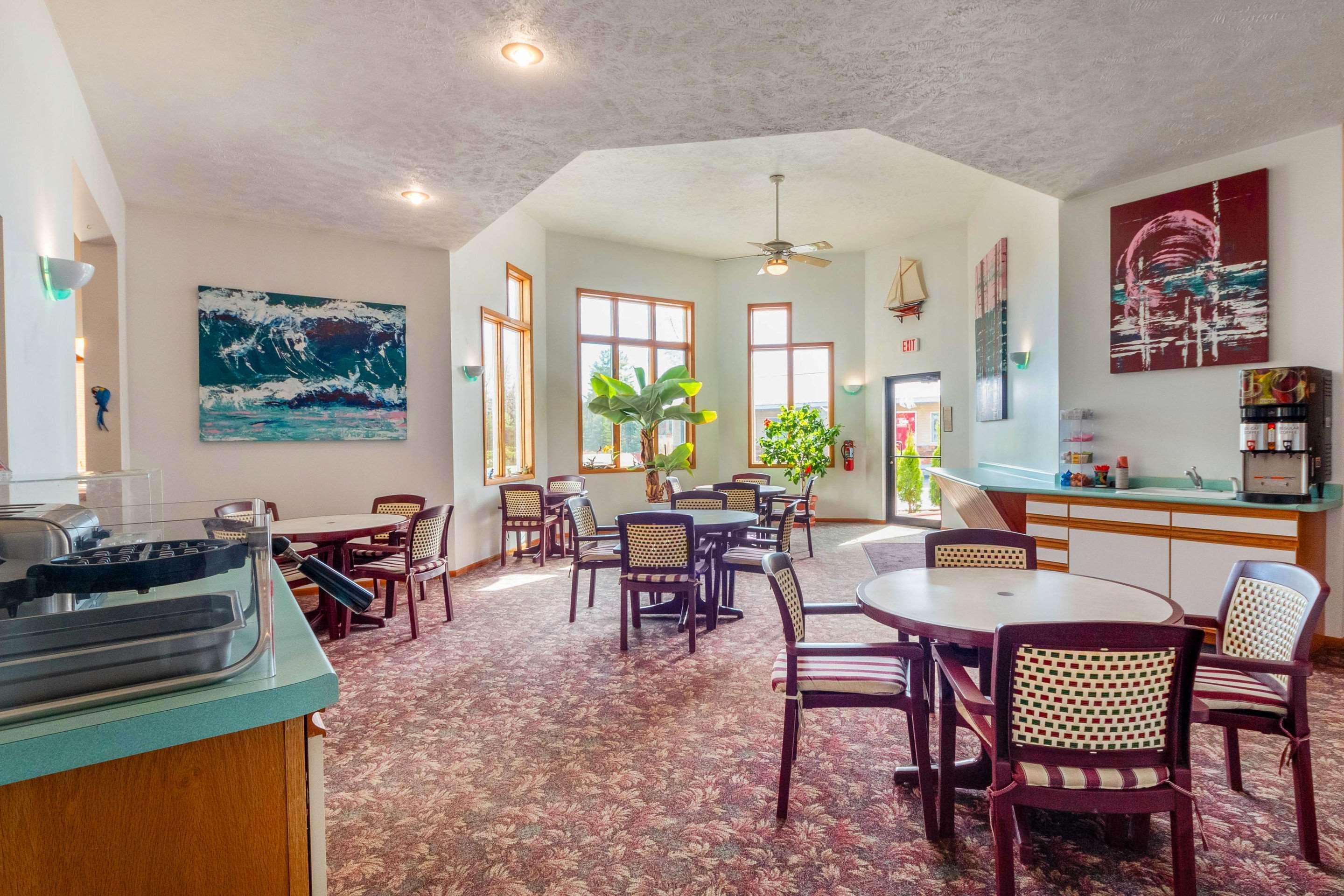 Econo Lodge Lakeshore Manistique Eksteriør billede
