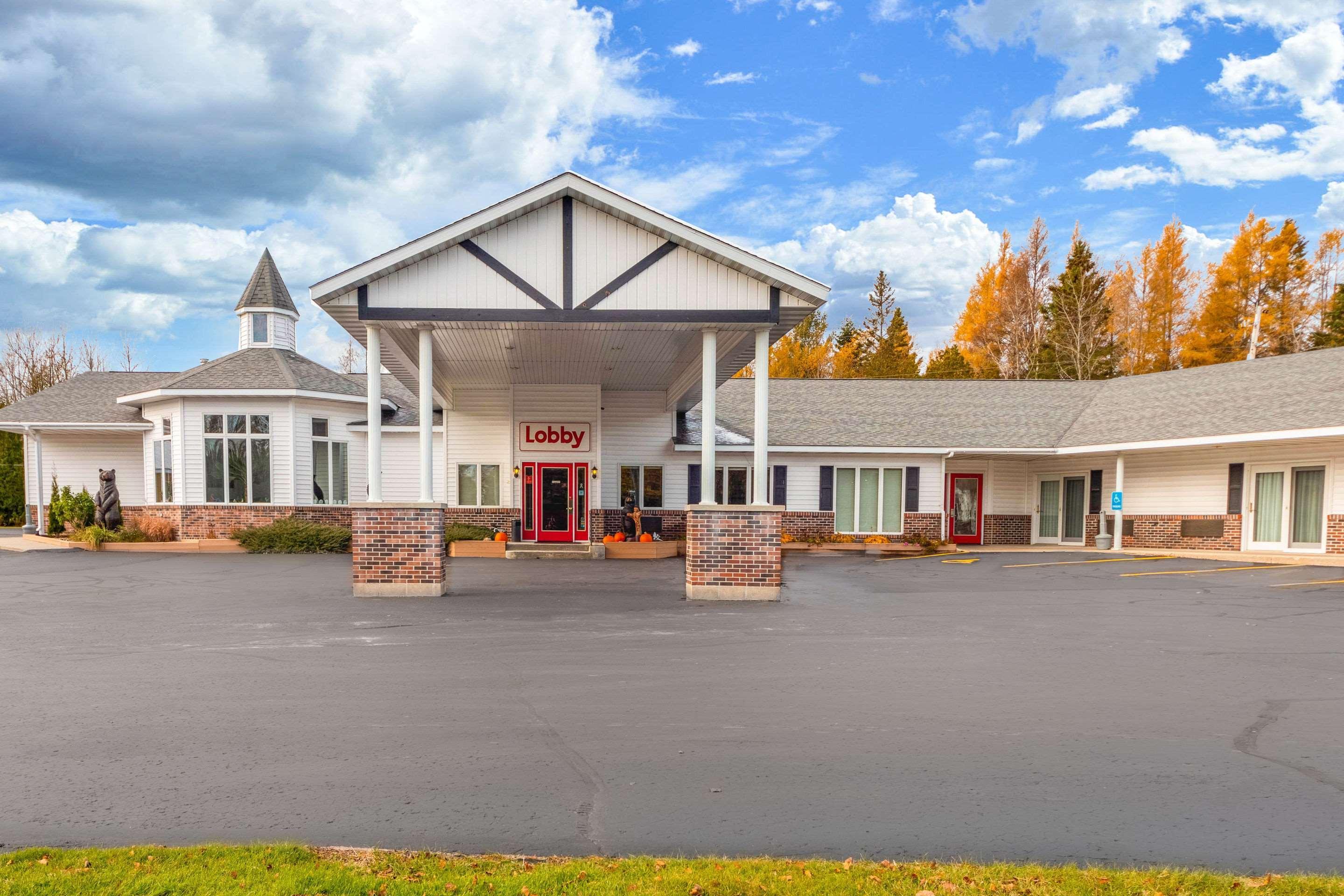 Econo Lodge Lakeshore Manistique Eksteriør billede