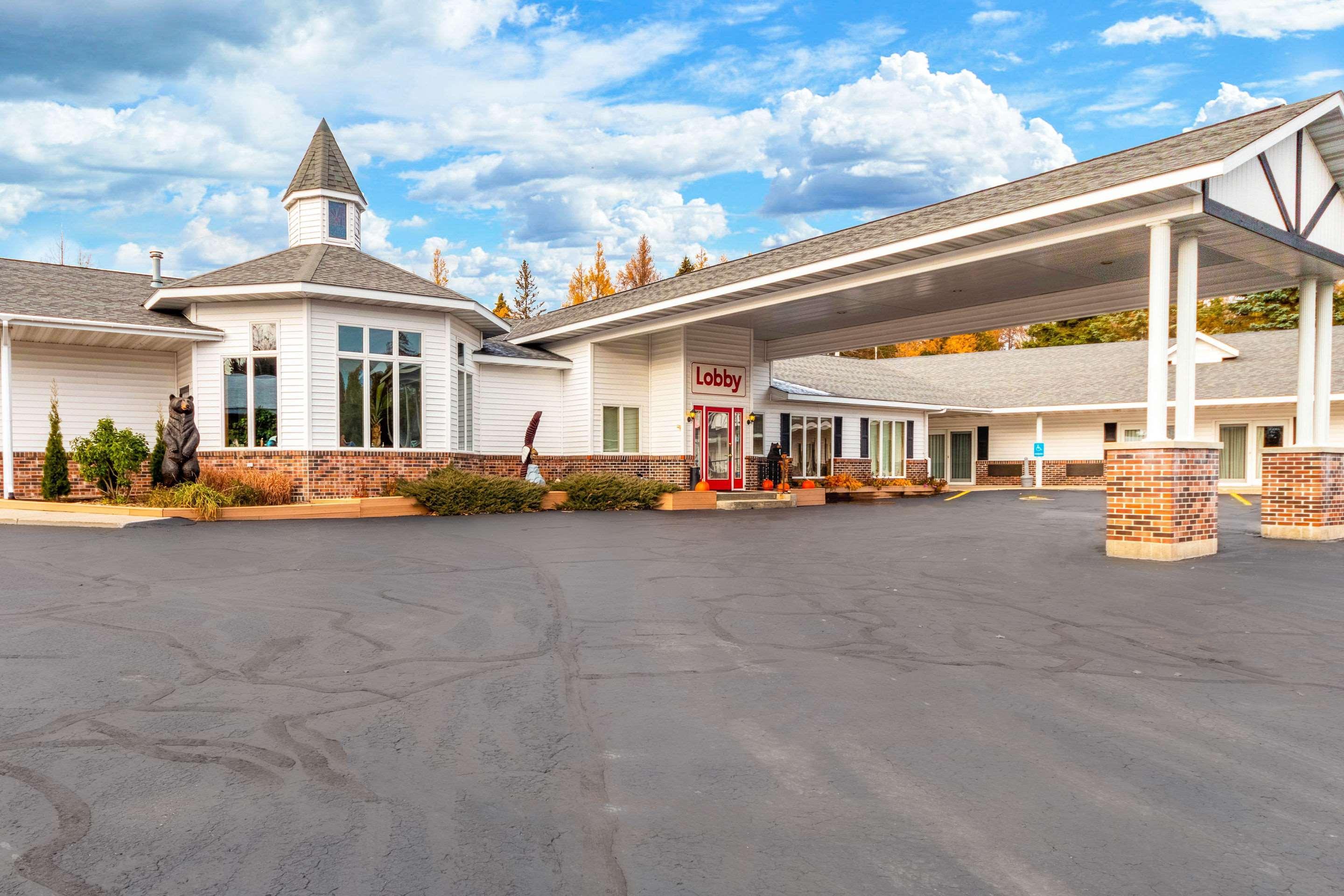 Econo Lodge Lakeshore Manistique Eksteriør billede
