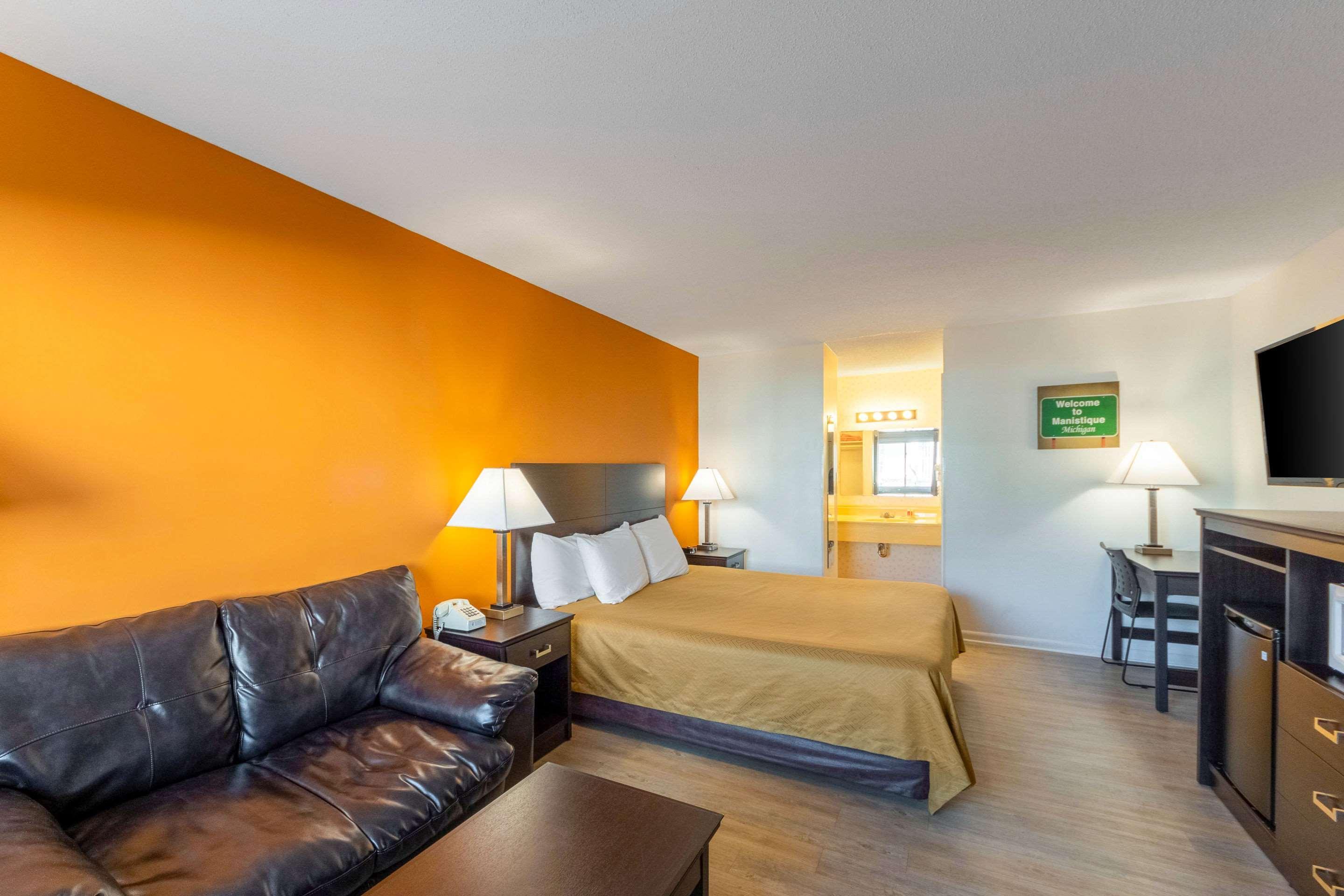 Econo Lodge Lakeshore Manistique Eksteriør billede