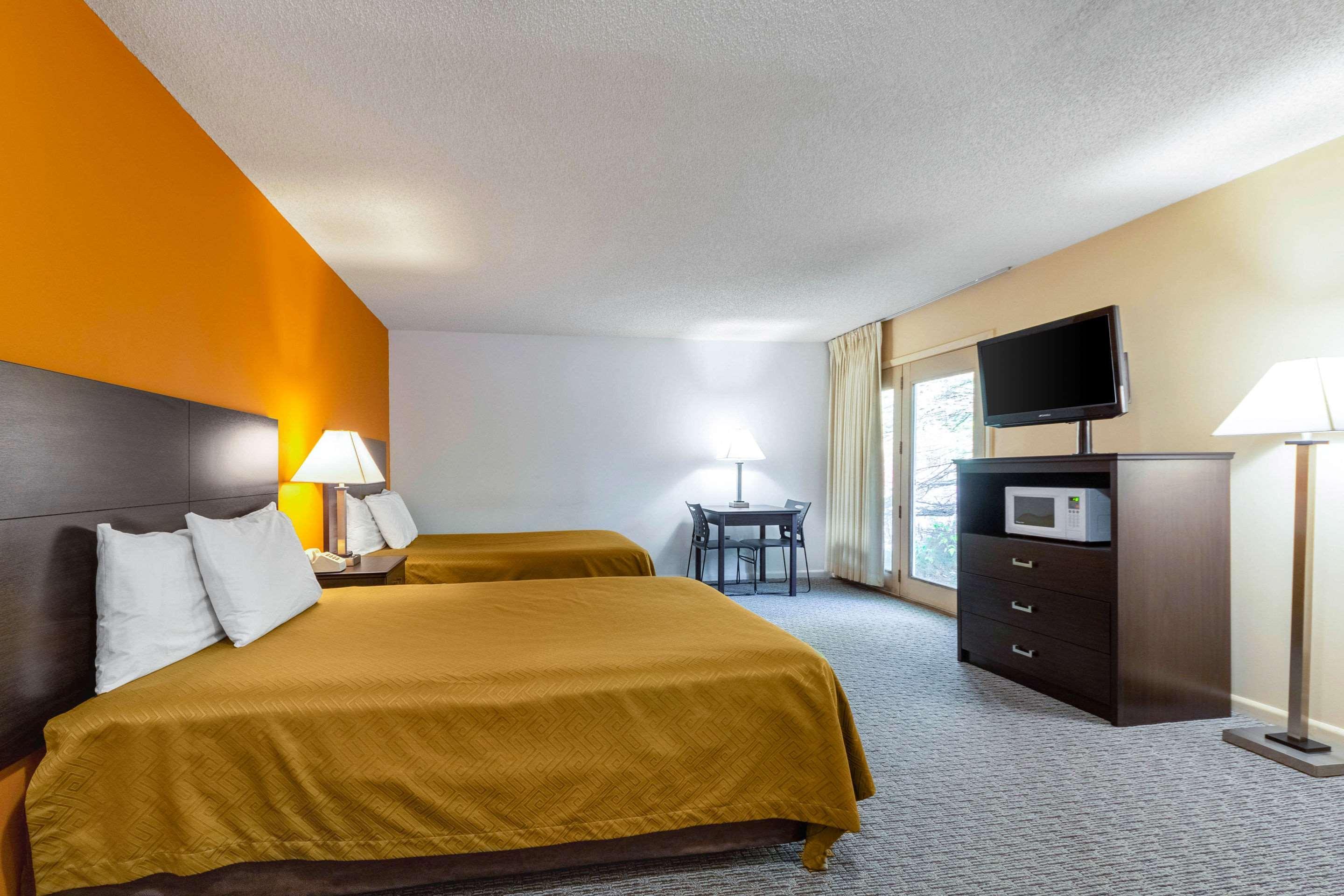 Econo Lodge Lakeshore Manistique Eksteriør billede
