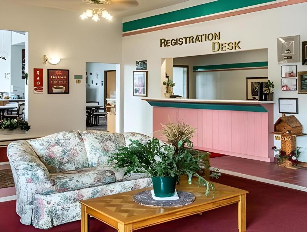 Econo Lodge Lakeshore Manistique Eksteriør billede