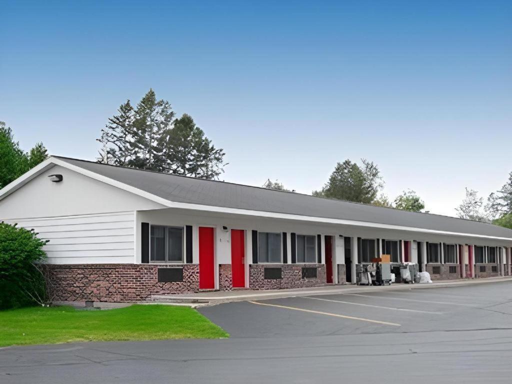 Econo Lodge Lakeshore Manistique Eksteriør billede