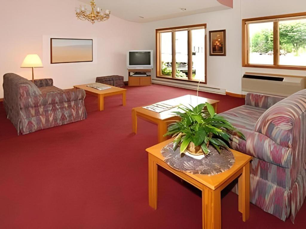 Econo Lodge Lakeshore Manistique Eksteriør billede