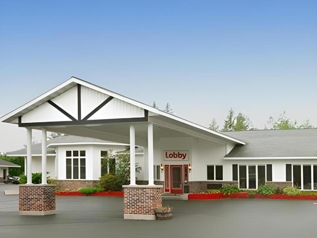 Econo Lodge Lakeshore Manistique Eksteriør billede